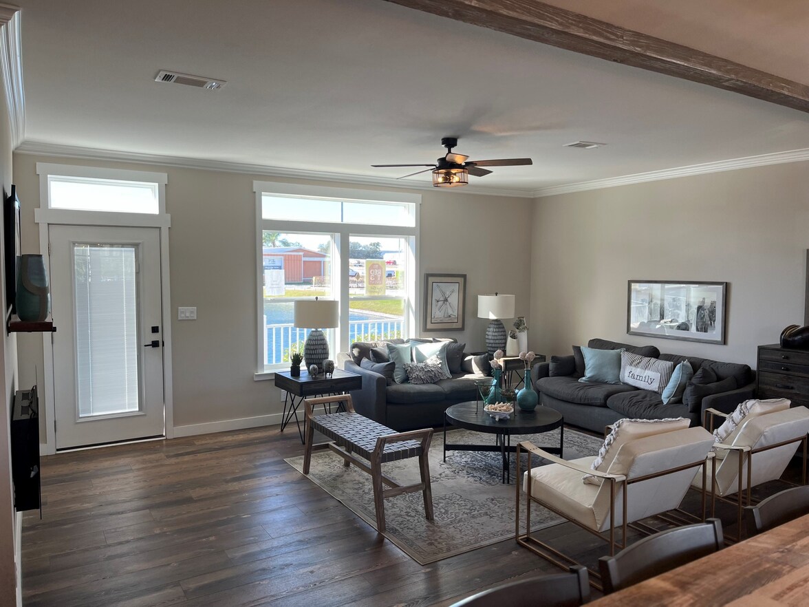 Lifestyle Easton Farmhouse 30683A by Palm Harbor Homes Palm Harbor